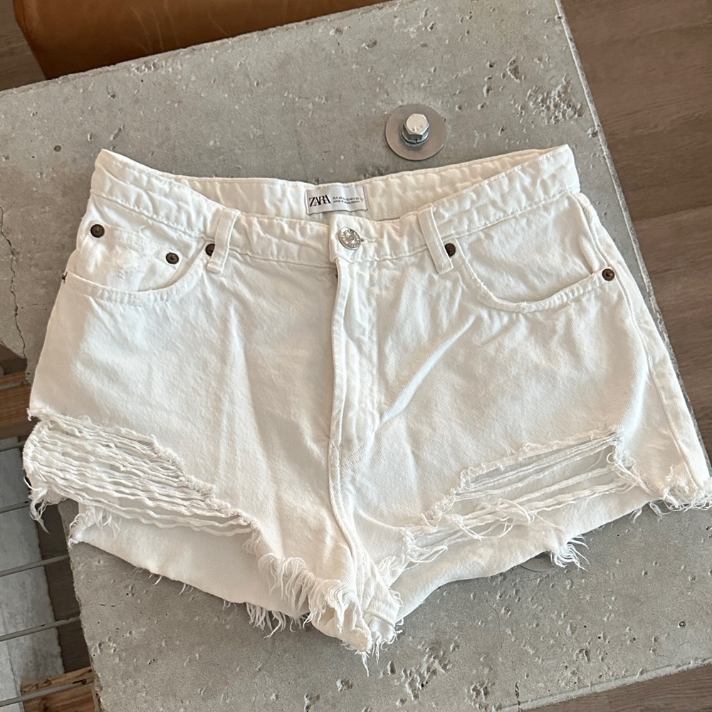 Zara White Distressed Jean Shorts Size 10